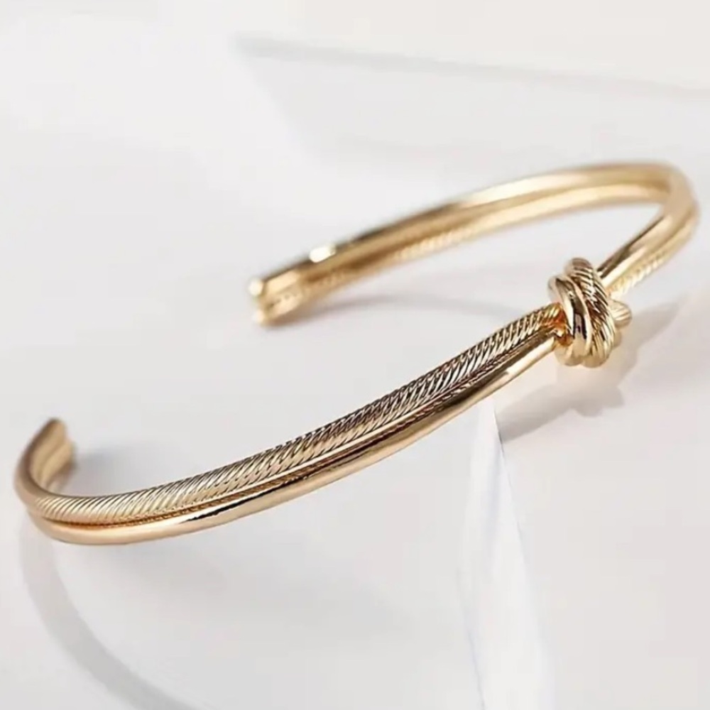 BRAND NEW 18K Gold Plated Adjustable Bangle Bracelet - Picture 3 of 6